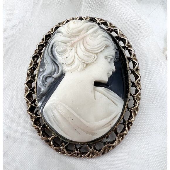 Vintage Cameo Brooch Gold Tone Victorian Revival Jewelry - Picture 1 of 3